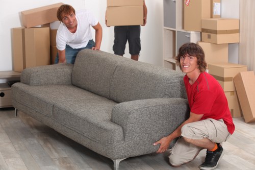Removal truck hire for home and business moves in Edgware