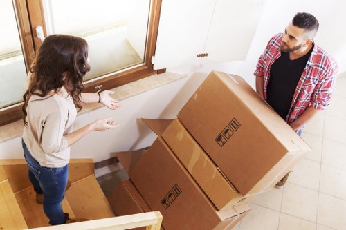 Local storage support for moving and decluttering in Edgware