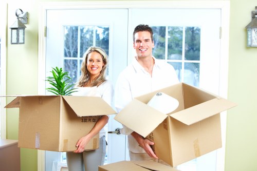 Planning a move with a truck service around Edgware streets and buildings
